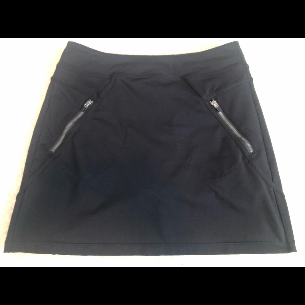Athleta Black 🖤 Skort (15” L top to bottom)